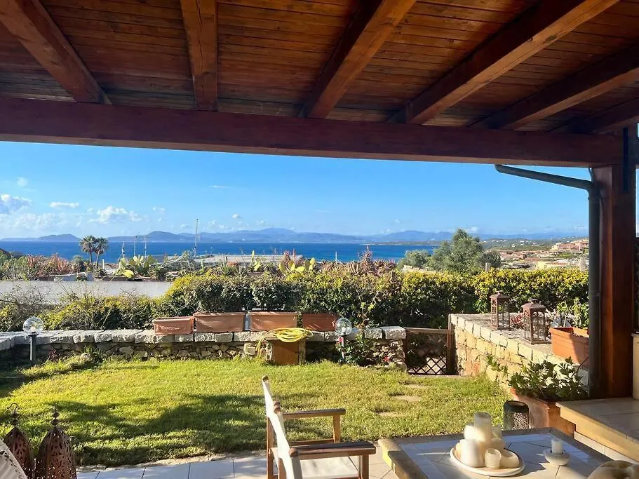 Sardegna: Vista Mare, Vicino Alla Spiaggia Golfo Aranci 0*,  Italy
